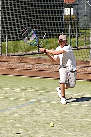 kemp srpen 2025